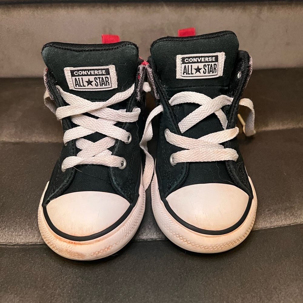 Converse Kids High-Top Sneakers - Black and Red Size 8c - Picture 3 of 5